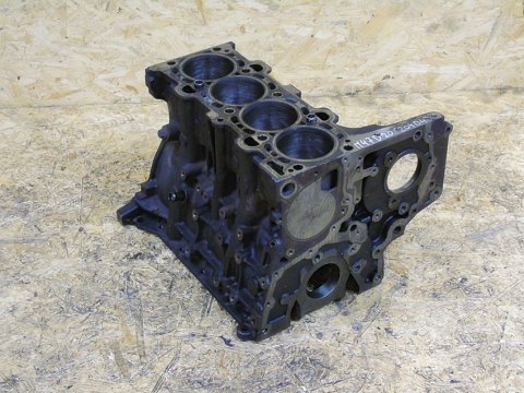 BLOK SILNIKA 7786664 2.0 D BMW E46 E90 E91 E60 E61 E87 E83 X3 M47D20 204D4