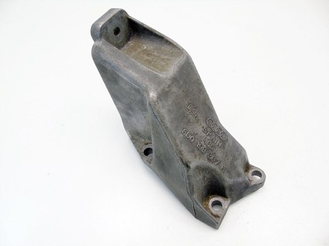 ŁAPA WSPORNIK SILNIKA 1.8 20V PASSAT B5 AUDI A4 B5 A6 C4 8D0199307H